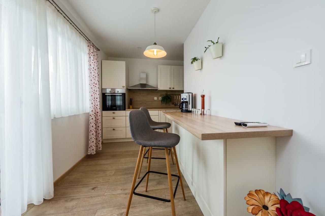 Holiday Home Cherry Tree Zrnovnica Экстерьер фото