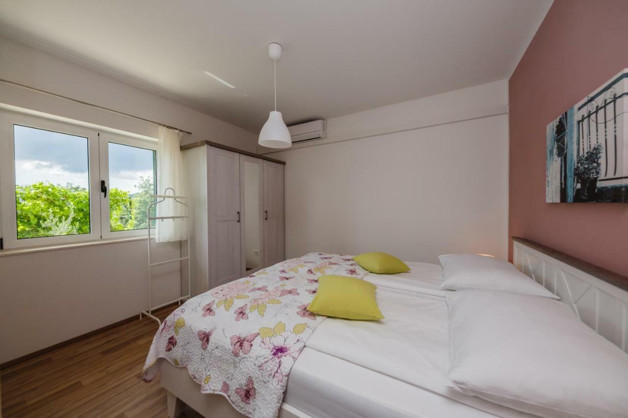 Holiday Home Cherry Tree Zrnovnica Экстерьер фото